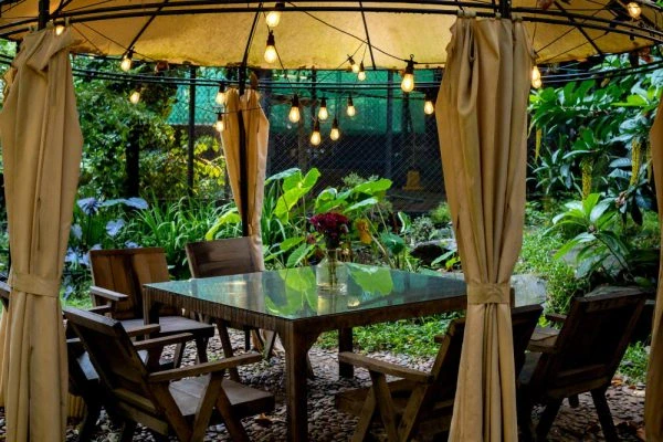 Cabanas &<br>Pergolas